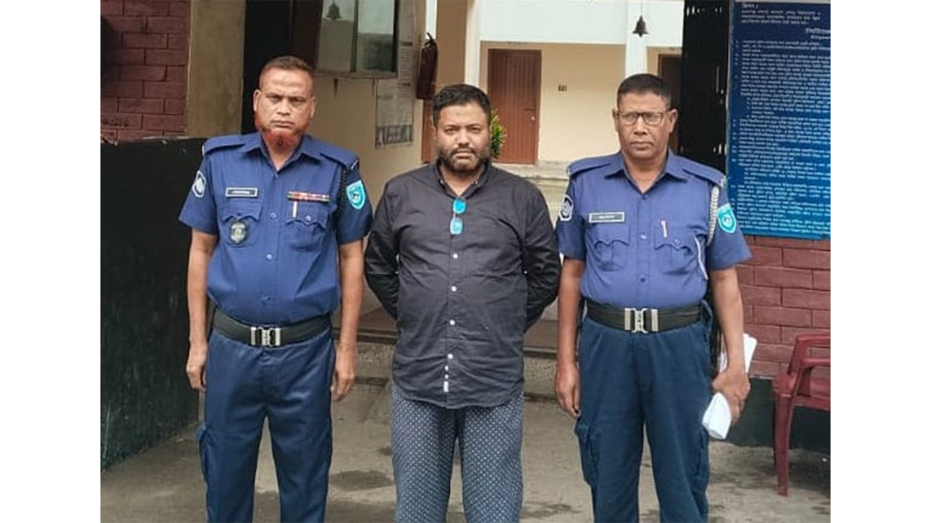 কারাবন্দী শিক্ষককে শিক্ষা ছুটি দেখিয়ে বেতন, তদন্তে মিলল সত্যতা